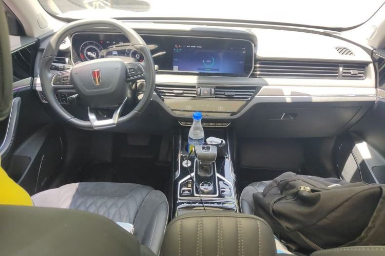 Used Hongqi HS5 2022 Revised Version 2.0T Smart Connect Flagship Edition Center Console