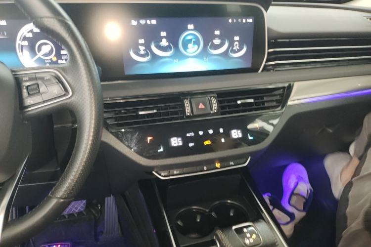 Used Hongqi HS5 2022 Facelifted Version 2.0T Smart Connect Flagship All-Wheel-Drive Edition Center Console