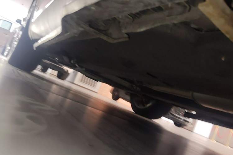 Used Hongqi HS5 2022 Facelifted Version 2.0T Smart Connect Flagship All-Wheel-Drive Edition Chassis Rear Left