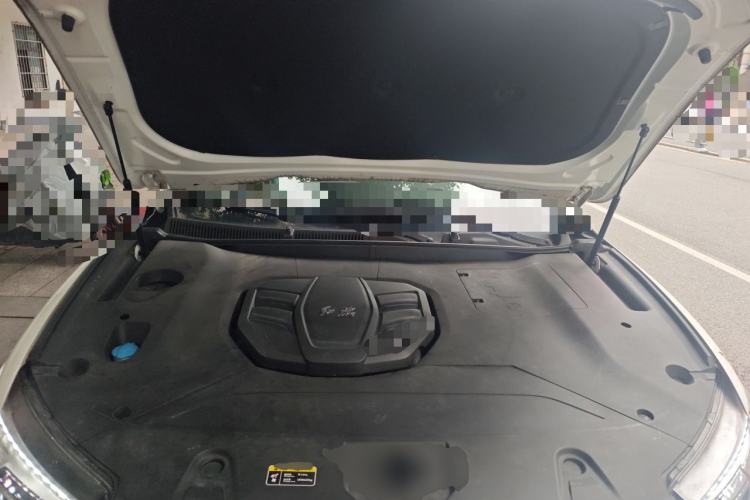 Used Hongqi HS5 2022 Facelifted Version 2.0T Smart Connect Flagship All-Wheel-Drive Edition Engine Bay
