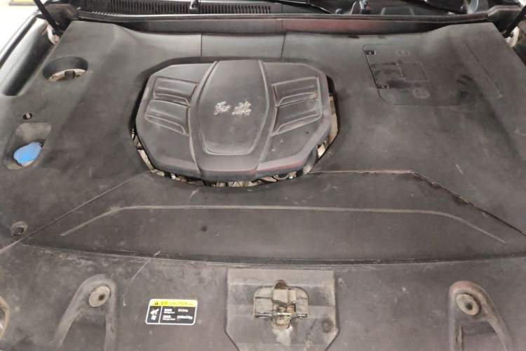 Used Hongqi HS5 2022 Facelifted Version 2.0T Smart Connect Flagship All-Wheel-Drive Edition Engine Bay