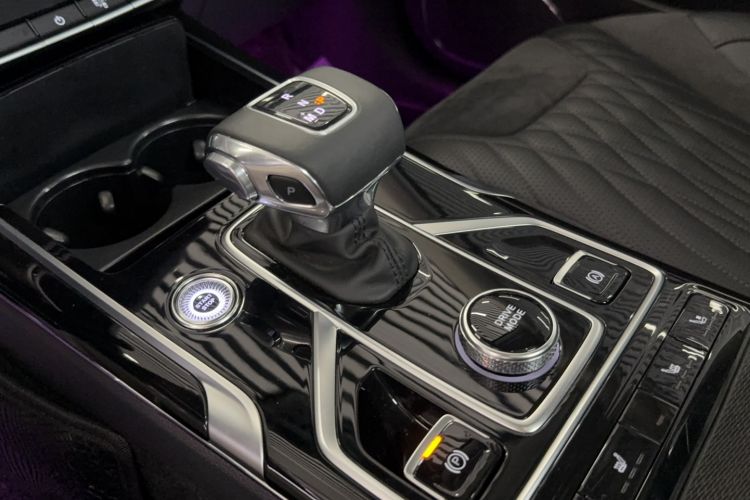 Used Hongqi HS5 2022 Facelifted Version 2.0T Smart Connect Flagship All-Wheel-Drive Edition Gear Lever