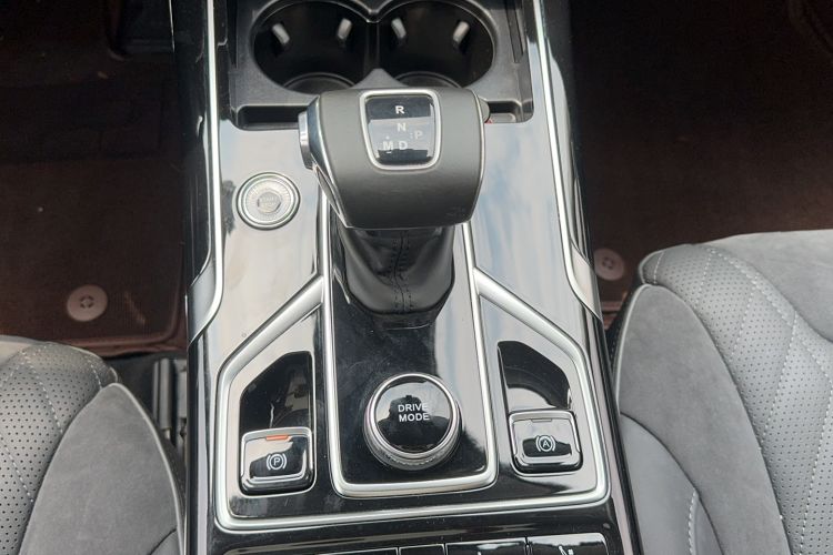 Used Hongqi HS5 2022 Revised Version 2.0T Smart Connect Flagship Edition Gear Lever