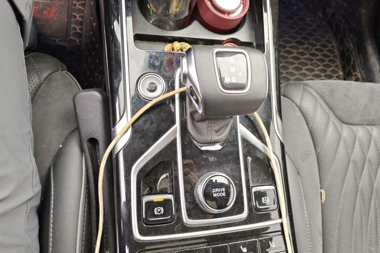 Used Hongqi HS5 2022 Revised Version 2.0T Smart Connect Flagship Edition Gear Lever