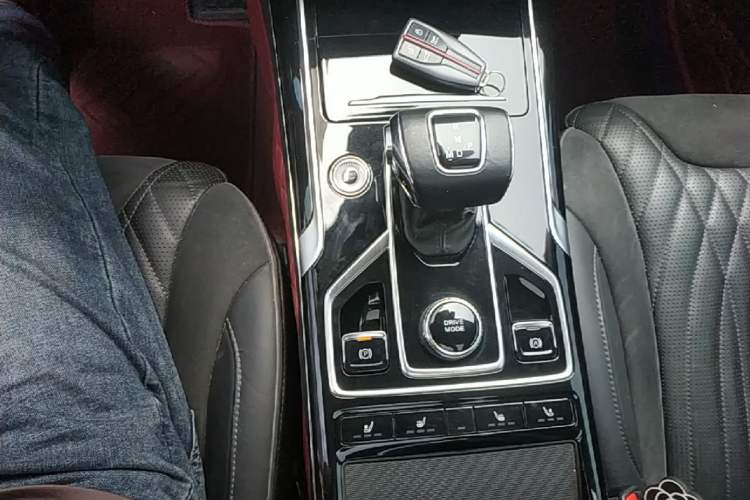 Used Hongqi HS5 2022 Revised Version 2.0T Smart Connect Flagship Edition Gear Lever