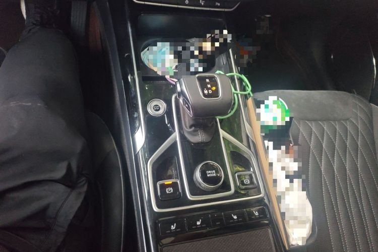 Used Hongqi HS5 2022 Facelifted Version 2.0T Smart Connect Flagship All-Wheel-Drive Edition Gear Lever