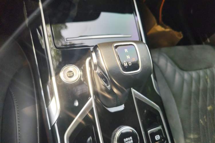 Used Hongqi HS5 2022 Revised Version 2.0T Smart Connect Flagship Edition Gear Lever