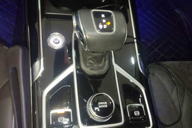 Used Hongqi HS5 2022 Revised Version 2.0T Smart Connect Flagship Edition Gear Lever
