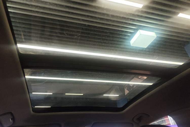 Used Hongqi HS5 2022 2.0T Smart Connect Flagship All-Wheel-Drive Version Headliner