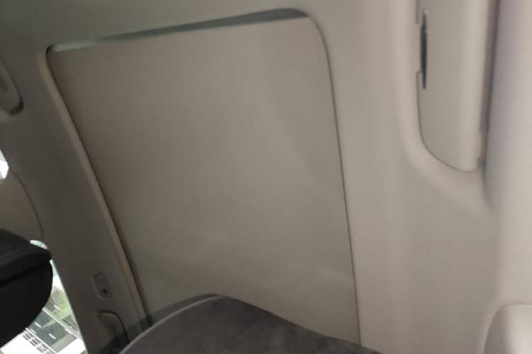 Used Hongqi HS5 2022 Facelifted Version 2.0T Smart Connect Flagship All-Wheel-Drive Edition Headliner