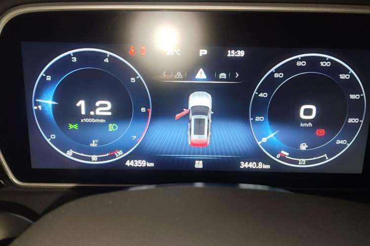 Used Hongqi HS5 2022 Facelifted Version 2.0T Smart Connect Flagship All-Wheel-Drive Edition Instrument Cluster