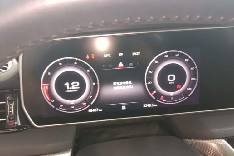 Used Hongqi HS5 2022 Facelifted Version 2.0T Smart Connect Flagship All-Wheel-Drive Edition Instrument Cluster