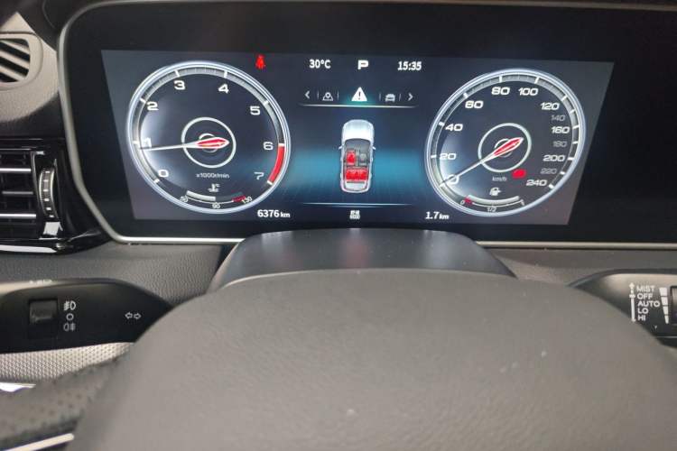 Used Hongqi HS5 2022 Facelifted Version 2.0T Smart Connect Flagship All-Wheel-Drive Edition Instrument Cluster