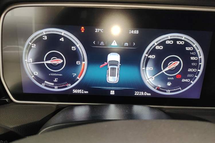 Used Hongqi HS5 2022 Facelifted Version 2.0T Smart Connect Flagship All-Wheel-Drive Edition Instrument Cluster