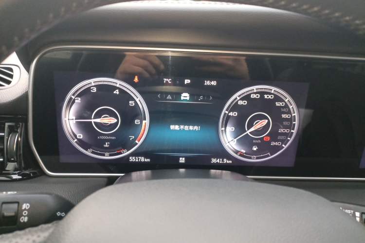 Used Hongqi HS5 2022 Facelifted Version 2.0T Smart Connect Flagship All-Wheel-Drive Edition Instrument Cluster