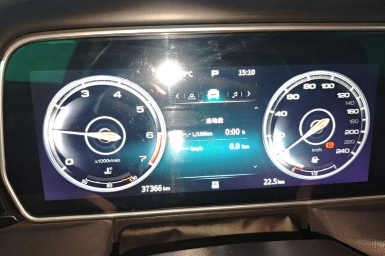 Used Hongqi HS5 2022 Facelifted Version 2.0T Smart Connect Flagship All-Wheel-Drive Edition Instrument Cluster