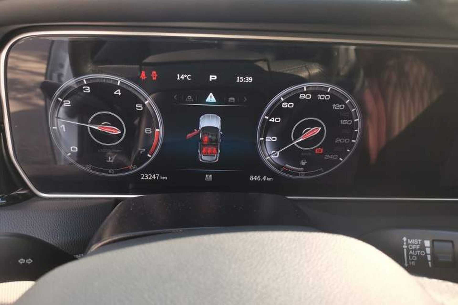 Used Hongqi HS5 2022 Facelifted Version 2.0T Smart Connect Flagship All-Wheel-Drive Edition Instrument Cluster