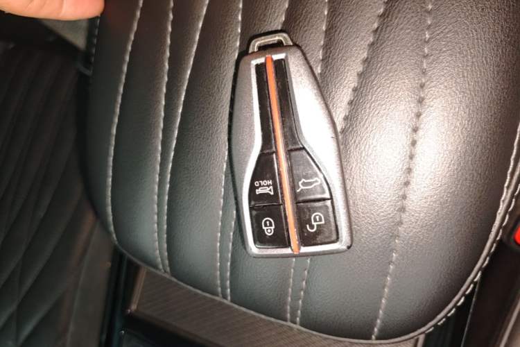 Used Hongqi HS5 2022 Facelifted Version 2.0T Smart Connect Flagship All-Wheel-Drive Edition Interior 1