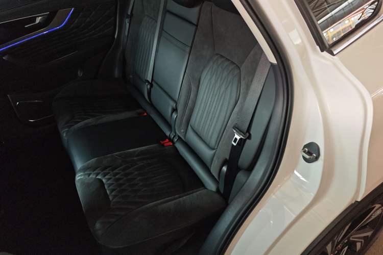 Used Hongqi HS5 2022 Revised Version 2.0T Smart Connect Flagship Edition Interior 4
