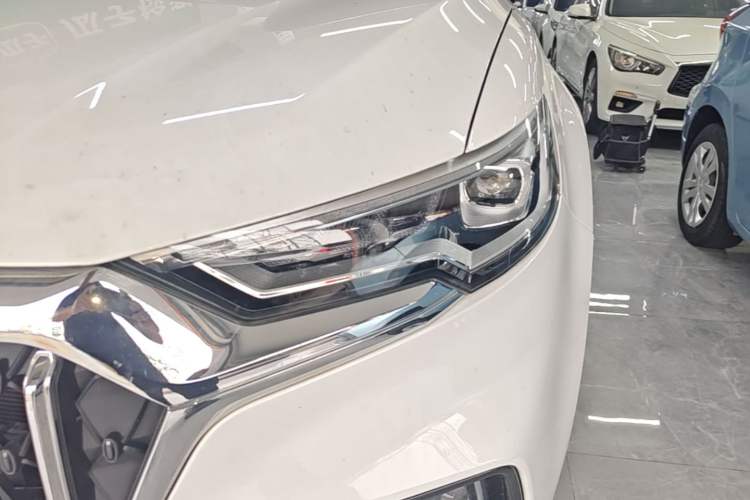 Used Hongqi HS5 2022 Revised Version 2.0T Smart Connect Flagship Edition Left Front Headlight