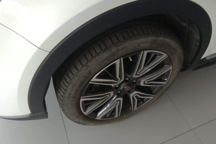 Used Hongqi HS5 2022 Facelifted Version 2.0T Smart Connect Flagship All-Wheel-Drive Edition Left Front Wheel Hub