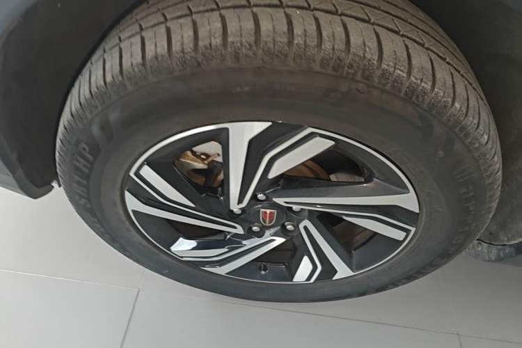 Used Hongqi HS5 2022 2.0T Smart Connect Flagship Edition Left Front Wheel Hub
