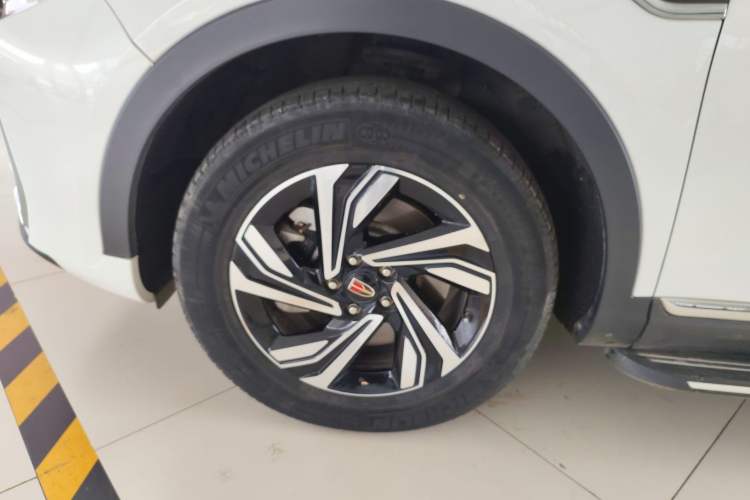 Used Hongqi HS5 2022 Revised Version 2.0T Smart Connect Flagship Edition Left Front Wheel Hub