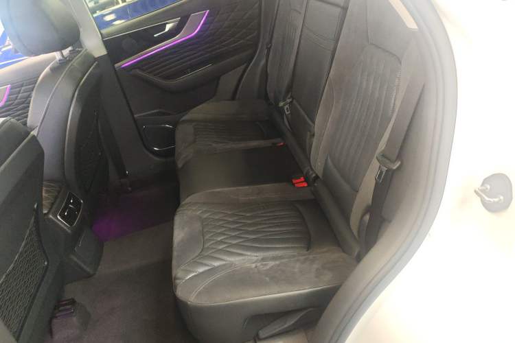 Used Hongqi HS5 2022 2.0T Smart Connect Flagship All-Wheel-Drive Version Left Rear Seat