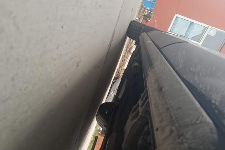 Used Hongqi HS5 2022 Revised Version 2.0T Smart Connect Flagship Edition Left Side Sill