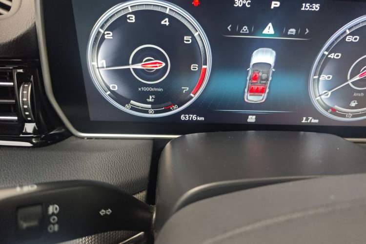 Used Hongqi HS5 2022 Facelifted Version 2.0T Smart Connect Flagship All-Wheel-Drive Edition Odometer Close Up