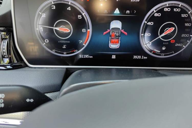 Used Hongqi HS5 2022 Facelifted Version 2.0T Smart Connect Flagship All-Wheel-Drive Edition Odometer Close Up