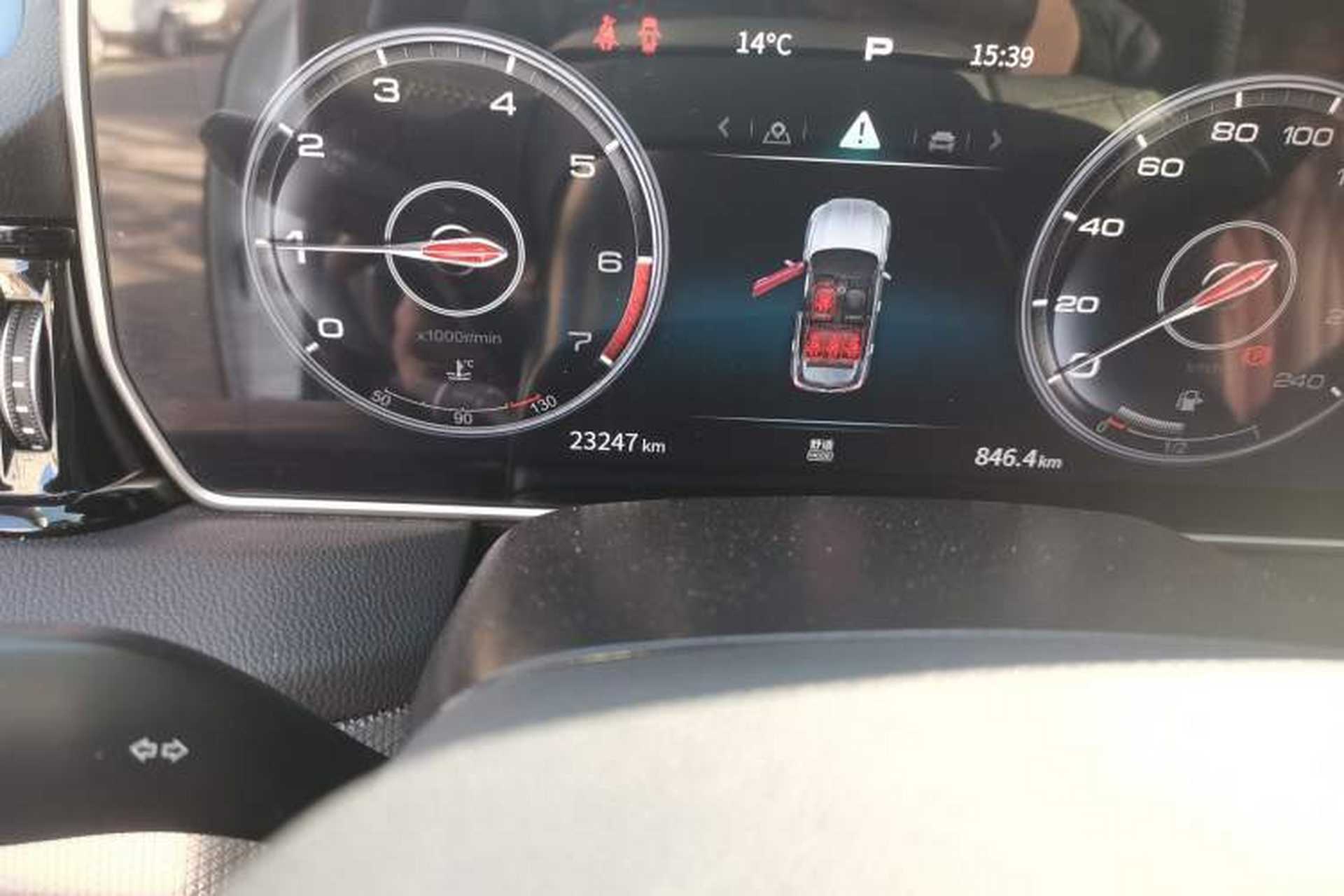 Used Hongqi HS5 2022 Facelifted Version 2.0T Smart Connect Flagship All-Wheel-Drive Edition Odometer Close Up