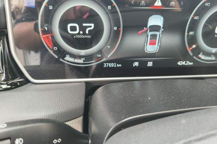 Used Hongqi HS5 2022 2.0T Smart Connect Flagship All-Wheel-Drive Version Odometer Close Up