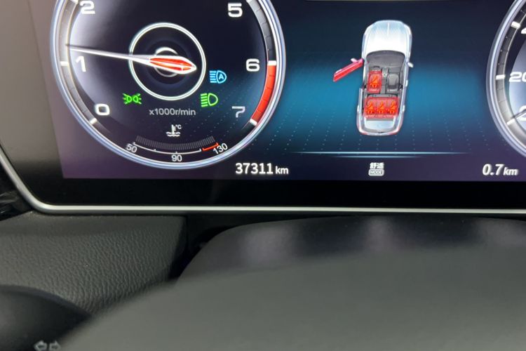 Used Hongqi HS5 2022 2.0T Smart Connect Flagship All-Wheel-Drive Version Odometer Close Up