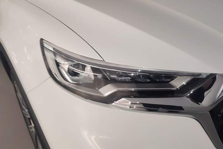 Used Hongqi HS5 2022 Facelifted Version 2.0T Smart Connect Flagship All-Wheel-Drive Edition Right Front Headlight