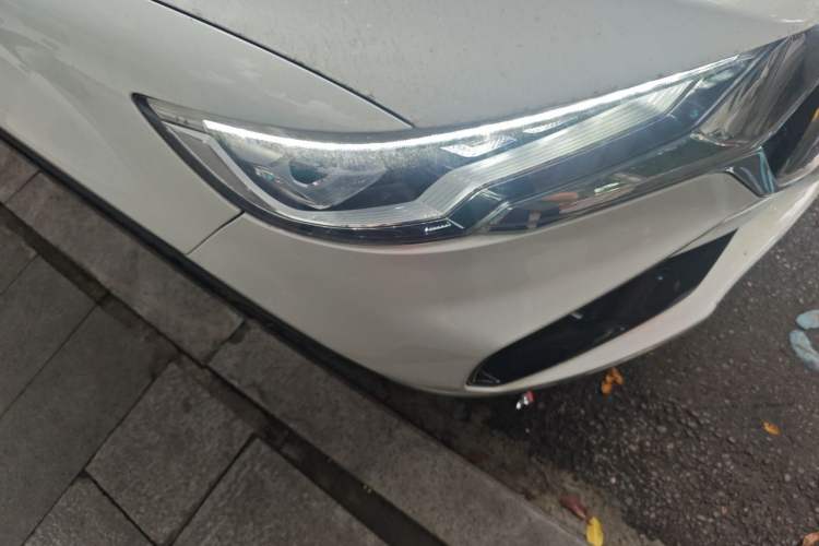 Used Hongqi HS5 2022 Facelifted Version 2.0T Smart Connect Flagship All-Wheel-Drive Edition Right Front Headlight