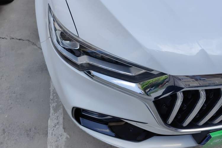 Used Hongqi HS5 2022 Facelifted Version 2.0T Smart Connect Flagship All-Wheel-Drive Edition Right Front Headlight