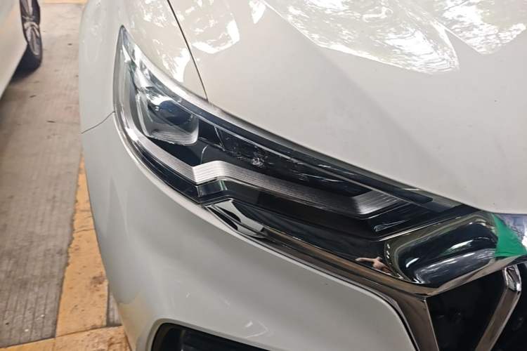 Used Hongqi HS5 2022 Revised Version 2.0T Smart Connect Flagship Edition Right Front Headlight