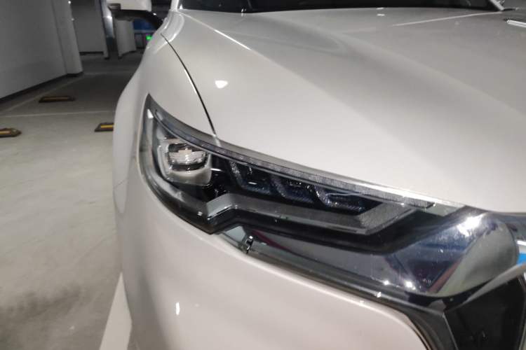 Used Hongqi HS5 2022 Facelifted Version 2.0T Smart Connect Flagship All-Wheel-Drive Edition Right Front Headlight