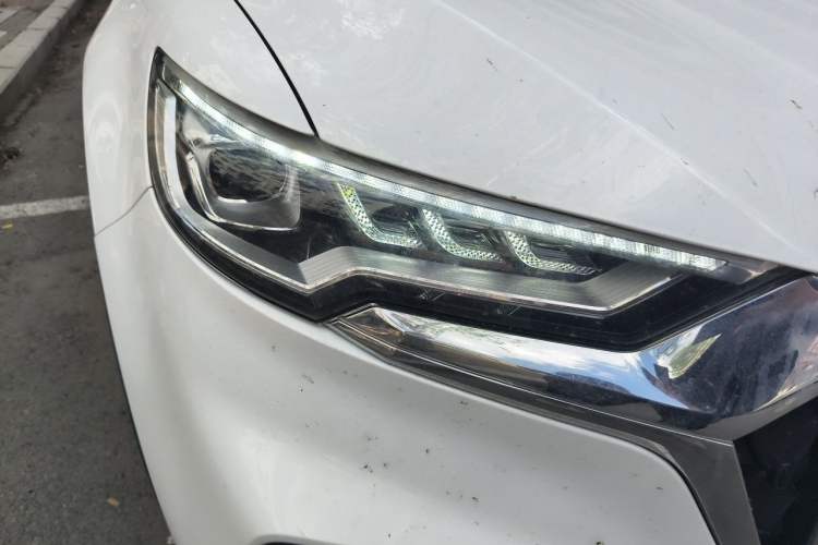 Used Hongqi HS5 2022 2.0T Smart Connect Flagship All-Wheel-Drive Version Right Front Headlight
