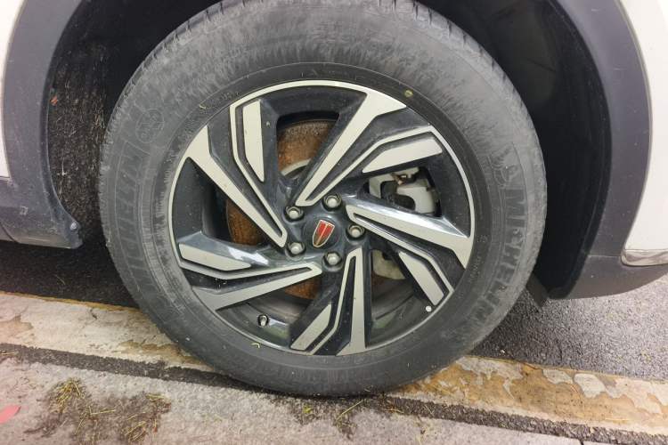 Used Hongqi HS5 2022 Revised Version 2.0T Smart Connect Flagship Edition Right Front Wheel Hub