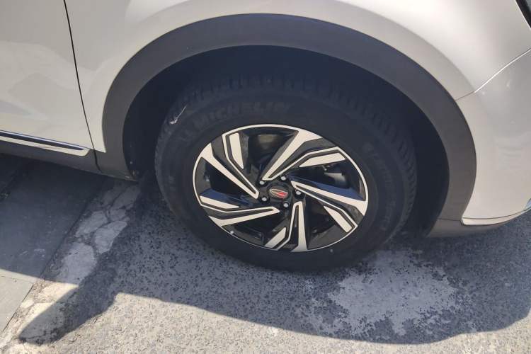 Used Hongqi HS5 2022 Revised Version 2.0T Smart Connect Flagship Edition Right Front Wheel Hub