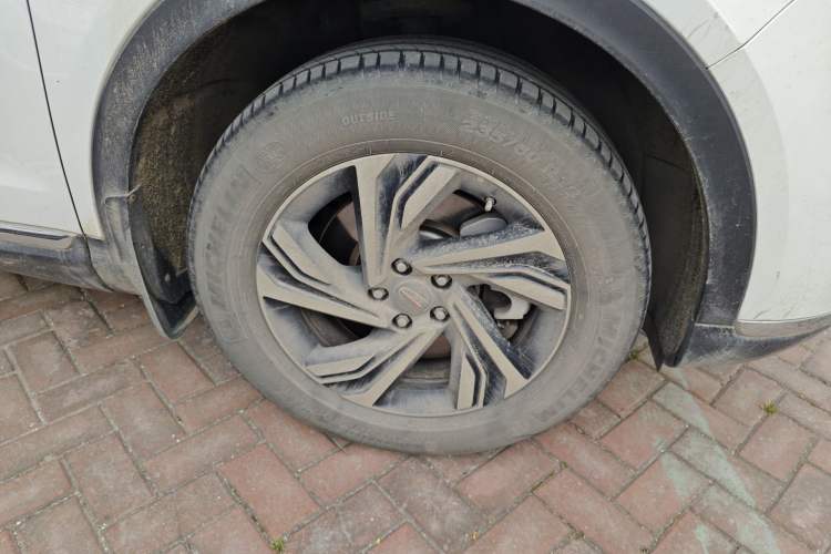 Used Hongqi HS5 2022 Revised Version 2.0T Smart Connect Flagship Edition Right Front Wheel Hub