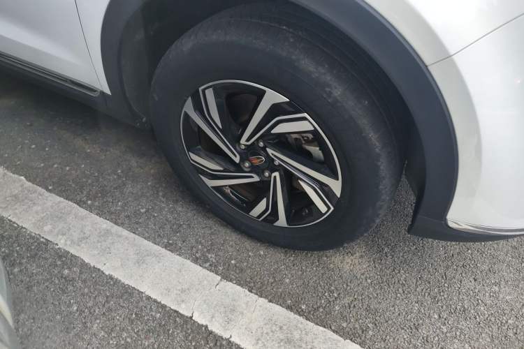 Used Hongqi HS5 2022 Revised Version 2.0T Smart Connect Flagship Edition Right Front Wheel Hub