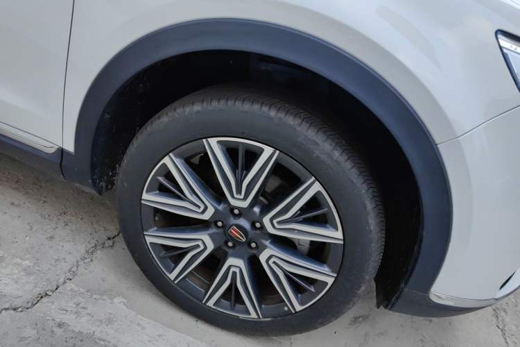 Used Hongqi HS5 2022 Facelifted Version 2.0T Smart Connect Flagship All-Wheel-Drive Edition Right Front Wheel Hub