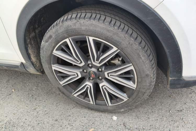 Used Hongqi HS5 2022 2.0T Smart Connect Flagship All-Wheel-Drive Version Right Front Wheel Hub