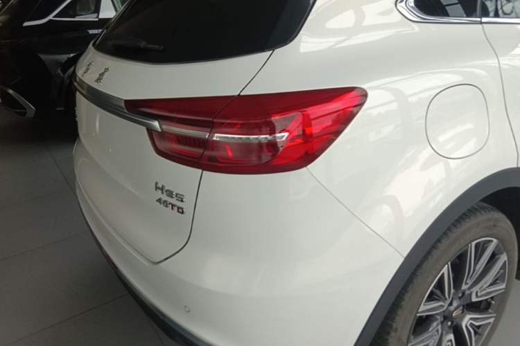 Used Hongqi HS5 2022 Facelifted Version 2.0T Smart Connect Flagship All-Wheel-Drive Edition Right Rear Taillight