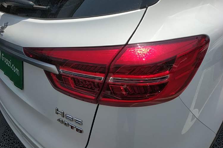 Used Hongqi HS5 2022 Revised Version 2.0T Smart Connect Flagship Edition Right Rear Taillight