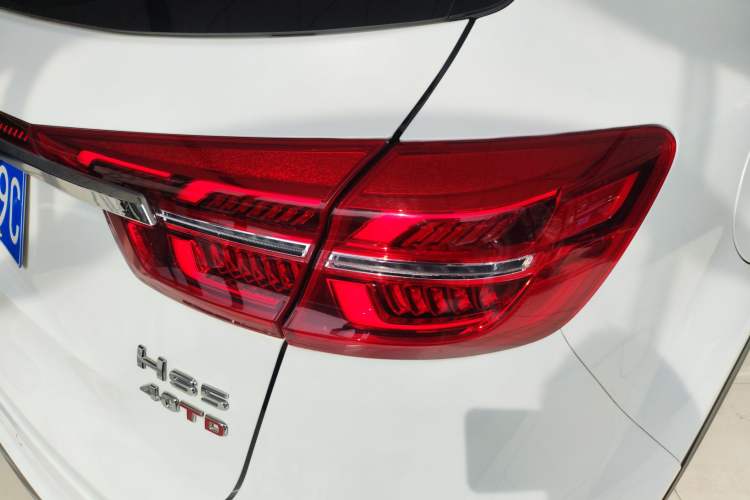 Used Hongqi HS5 2022 Revised Version 2.0T Smart Connect Flagship Edition Right Rear Taillight