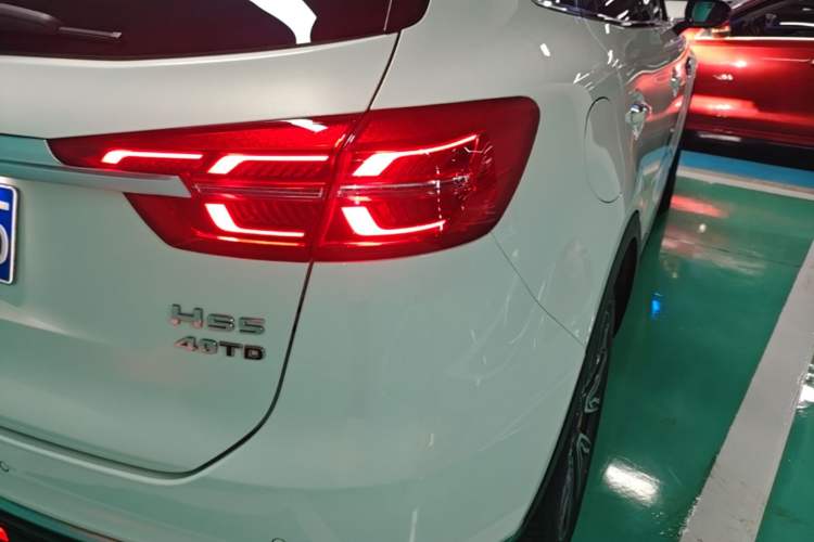Used Hongqi HS5 2022 Facelifted Version 2.0T Smart Connect Flagship All-Wheel-Drive Edition Right Rear Taillight